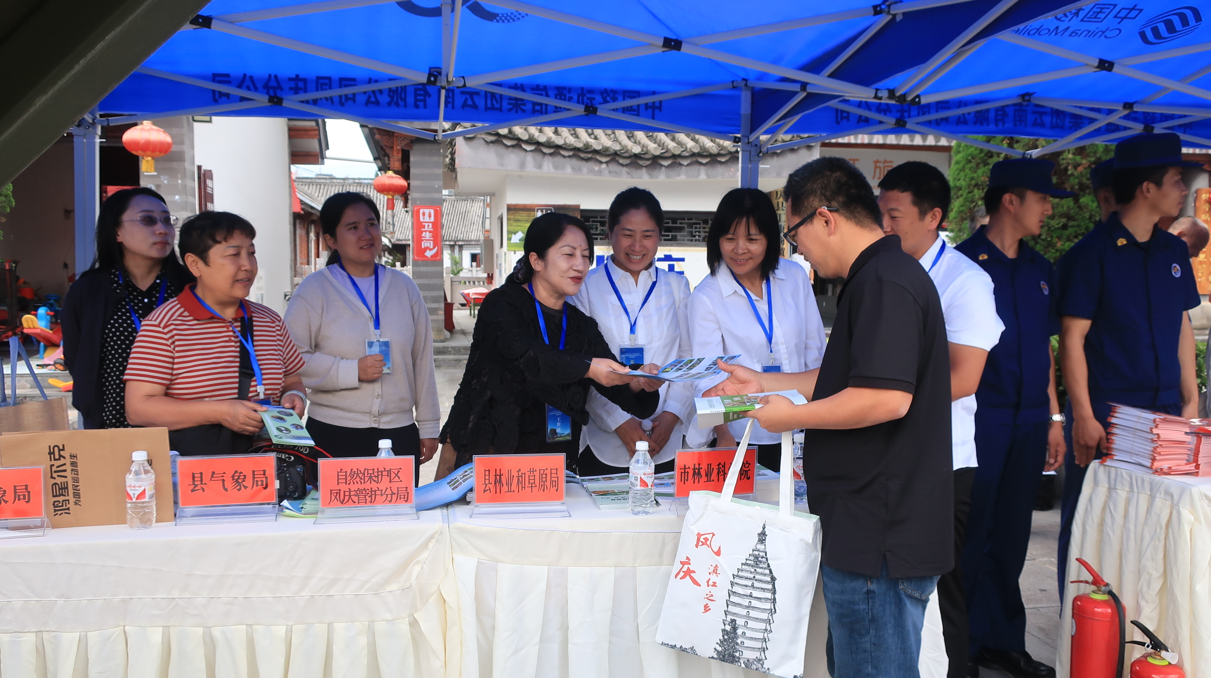 凤庆县林草局参加科技活动周启动仪式.jpg