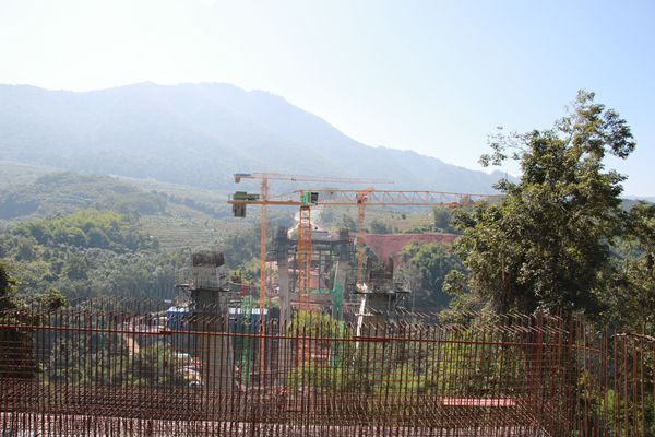 建设中的跨南汀河大桥项目