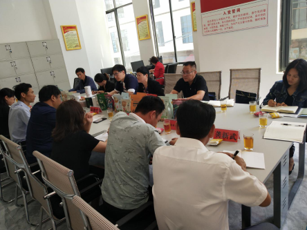调研专家组在临沧工投顺宁坚果开发有限公司座谈，对接技术需求项目