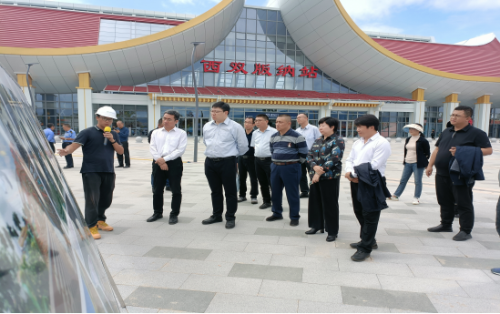 考察中老铁路西双版纳站