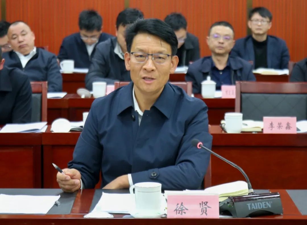 市政府就政府工作报告分别征求社会各界人士、离退休老干部意见 徐贤率队听取意见