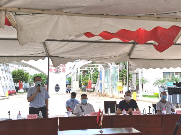 与果敢自治区领导委员会代表团在南伞口岸会谈