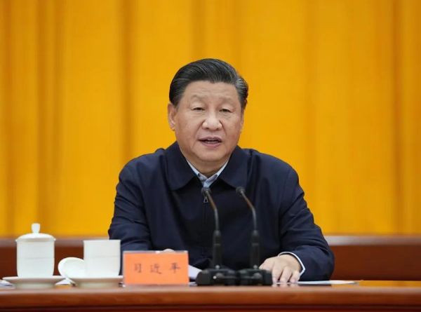 9月27日至28日，中央人才工作会议在北京召开。中共中央总书记、国家主席、中央军委主席习近平出席会议并发表重要讲话。新华社记者 李学仁 摄