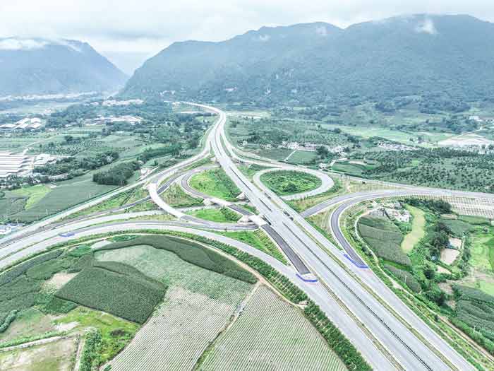 临沧至清水河高速公路南美至孟定农场段建成通车