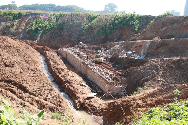 正在建设中的清水河、南帕河河道治理项目