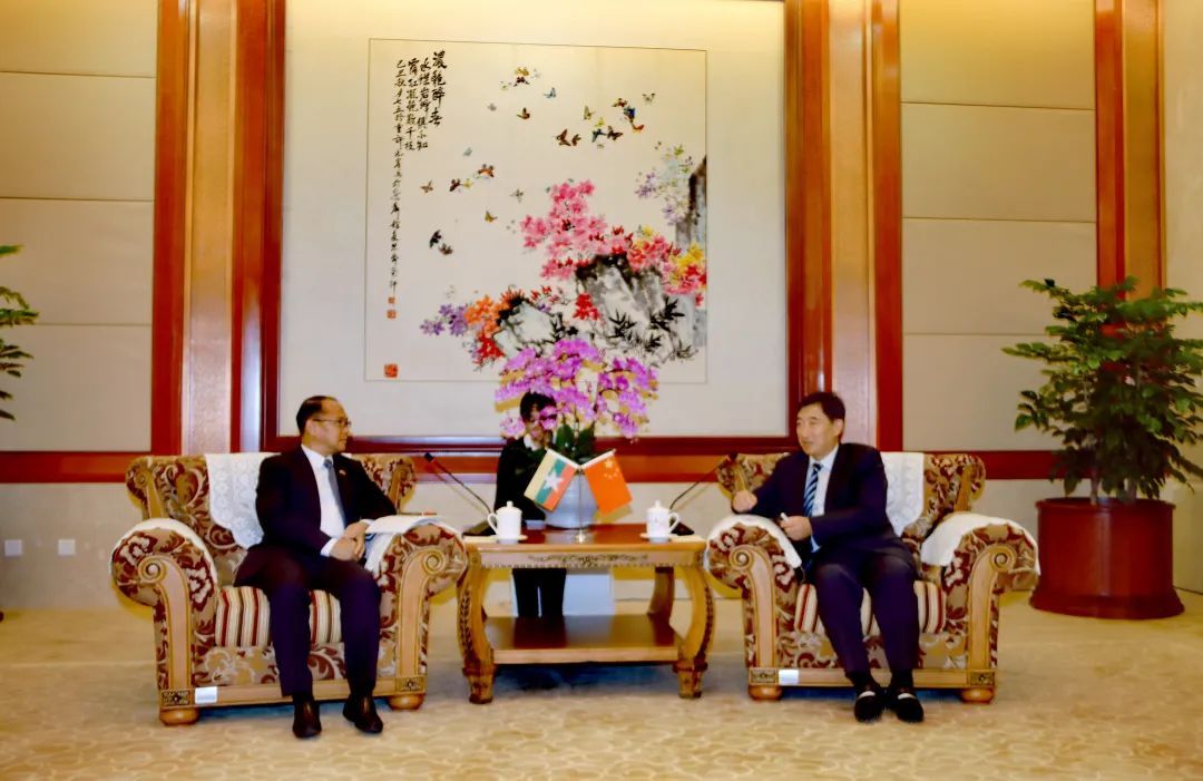 杜建辉会见缅甸驻华大使吴丁貌瑞