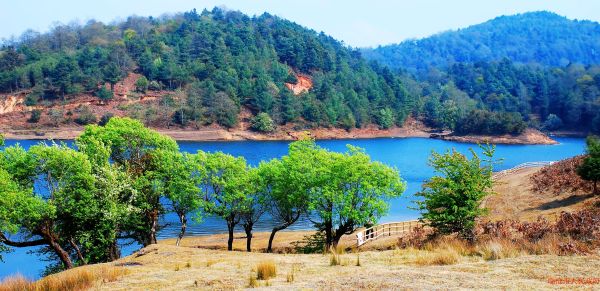 6、涌宝亮山天池