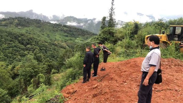 临翔区加强地质灾害监测预警 保障群众生命财产安全照片2