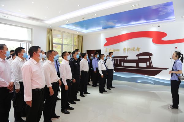 参观党史法治廉政教育地 (2)