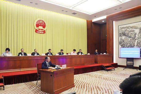 云南省审计厅厅长 吴绍吉作工作报告