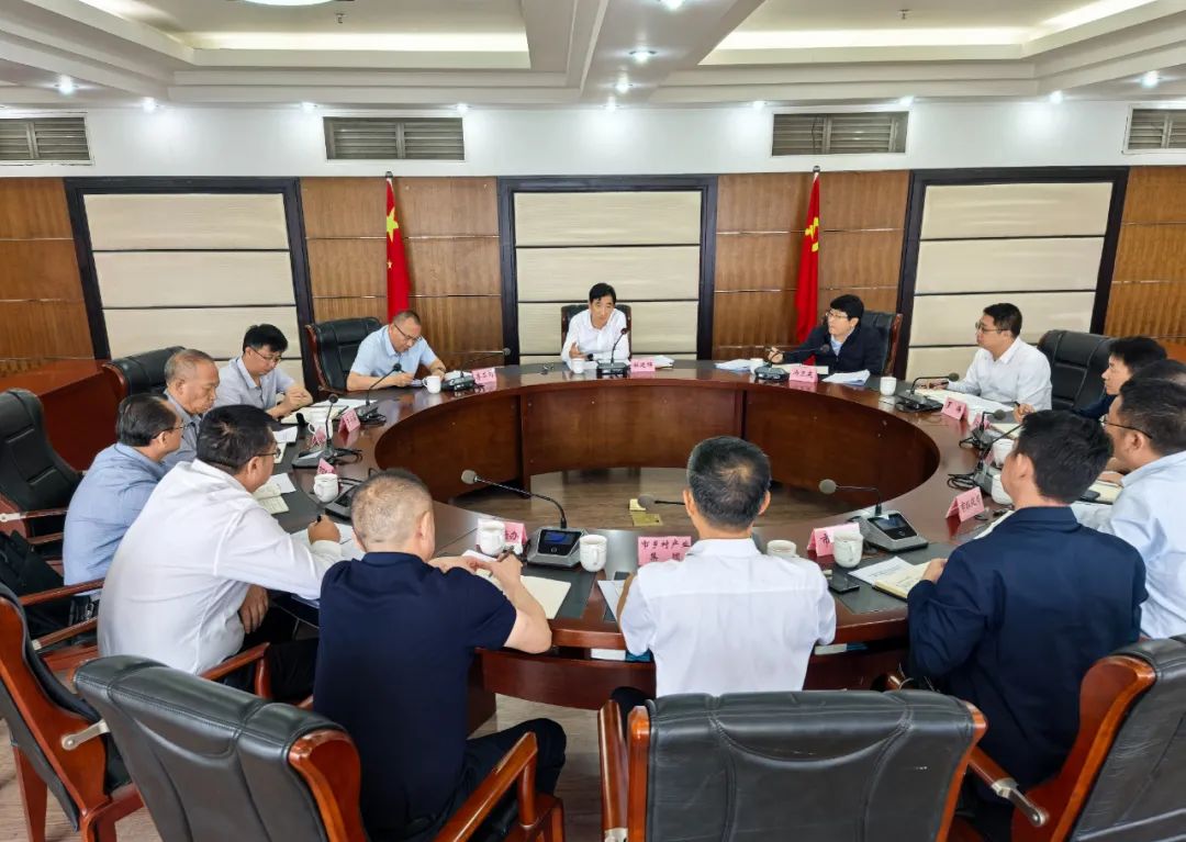 杜建辉在专题研究咖啡产业时强调 坚持以龙头为牵引 做强做大临沧咖啡产业