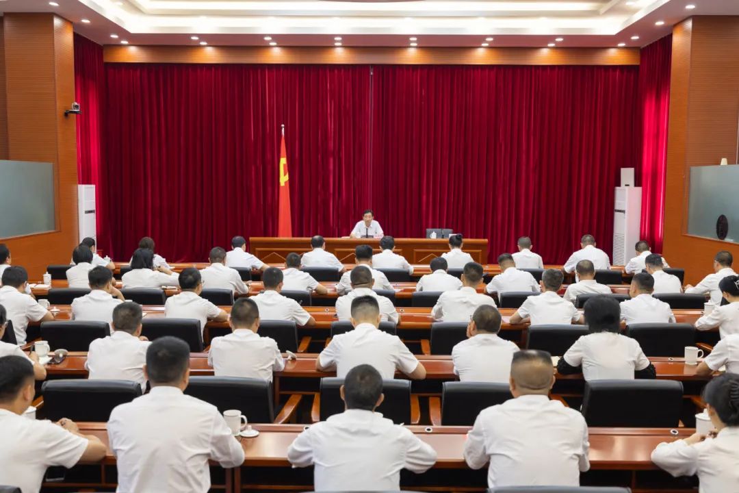 杜建辉在讲授深入贯彻中央八项规定精神学习教育专题党课时强调 高标笃行 实干蓄能 以作风建设新成效开创临沧发展新局面