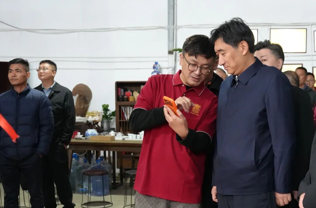 市委书记夜访直播间 对话新农人