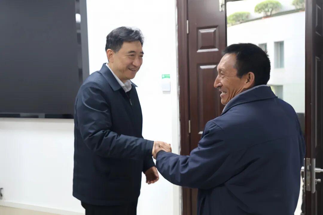 杜建辉在接待来访群众时强调 深入践行新时代党的群众路线 用心用情解决群众急难愁盼