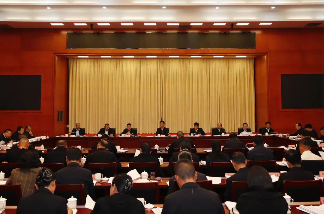 市政府常务会议强调：只争朝夕 善作善成 以实干实绩交出高质量发展新答卷