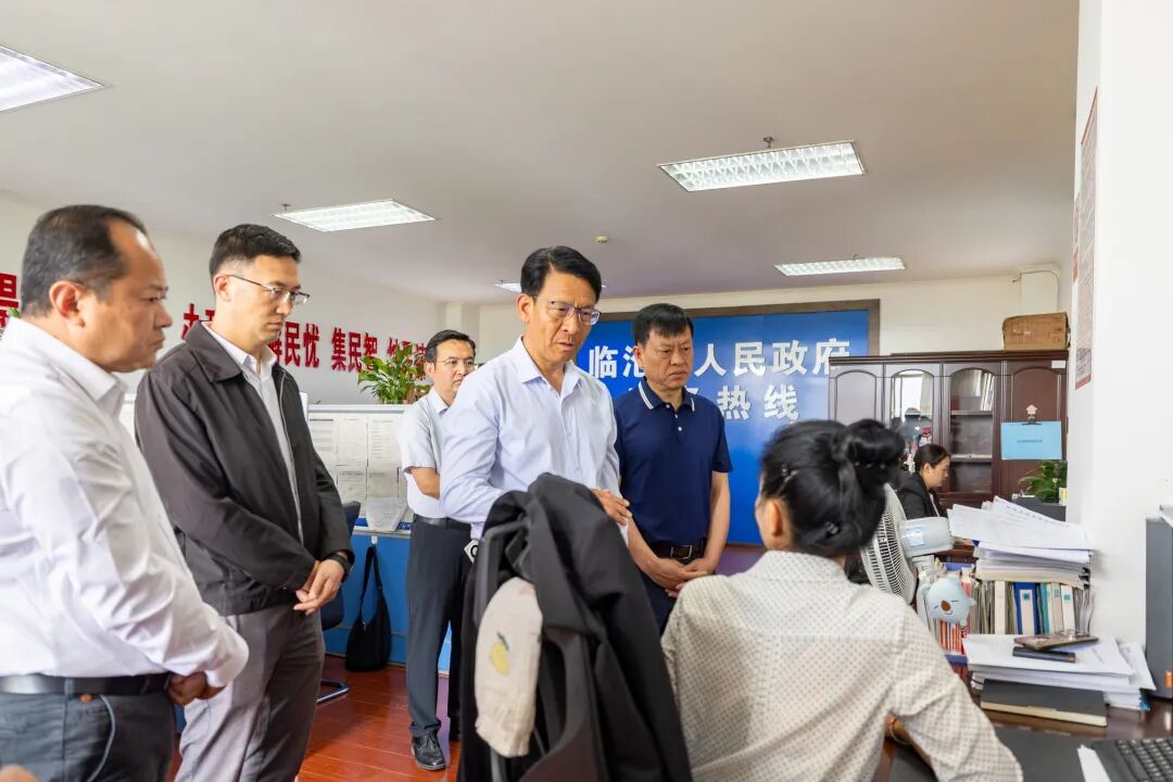 徐贤调研政务服务工作时强调 聚焦民生服务提质 以政务新风助力文明城市创建