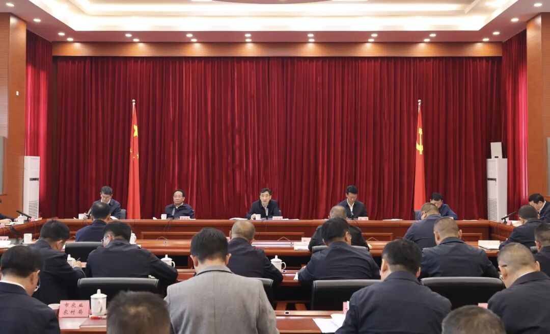 市委理论学习中举行集中学习 深入学习贯彻习近平总书记重要论述 以正确政绩观推动临沧高质量发展 杜建辉主持 徐贤李银峰参加