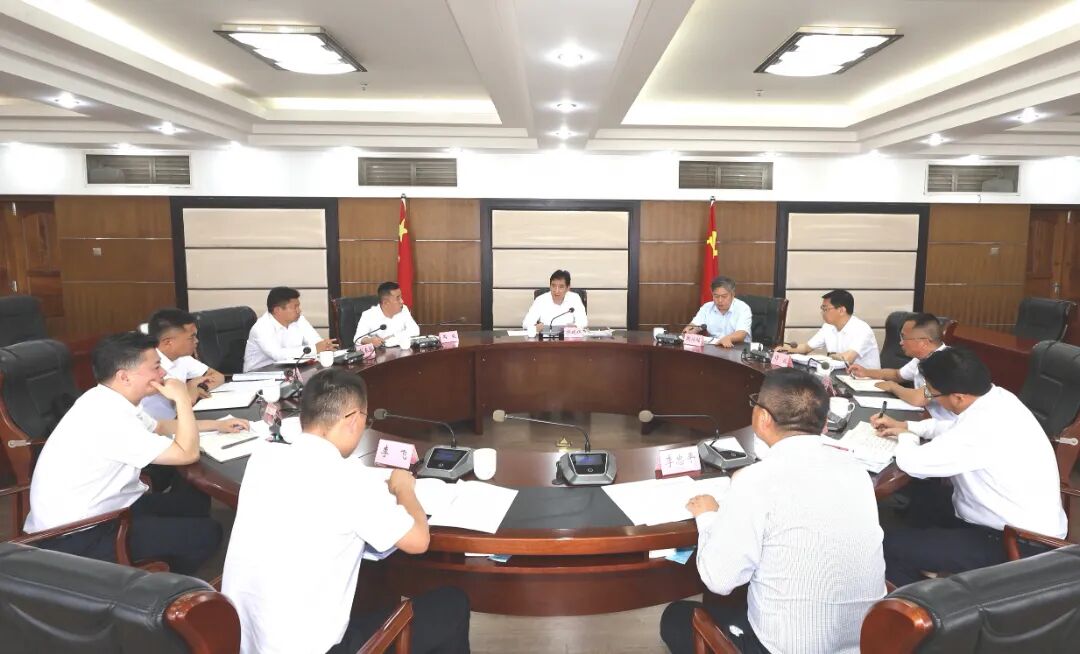 市委召开“一把手”以上率下牵头推动问题整改整治工作会议强调：奔着问题去 盯着问题改 持续推动全市学习教育走深走实