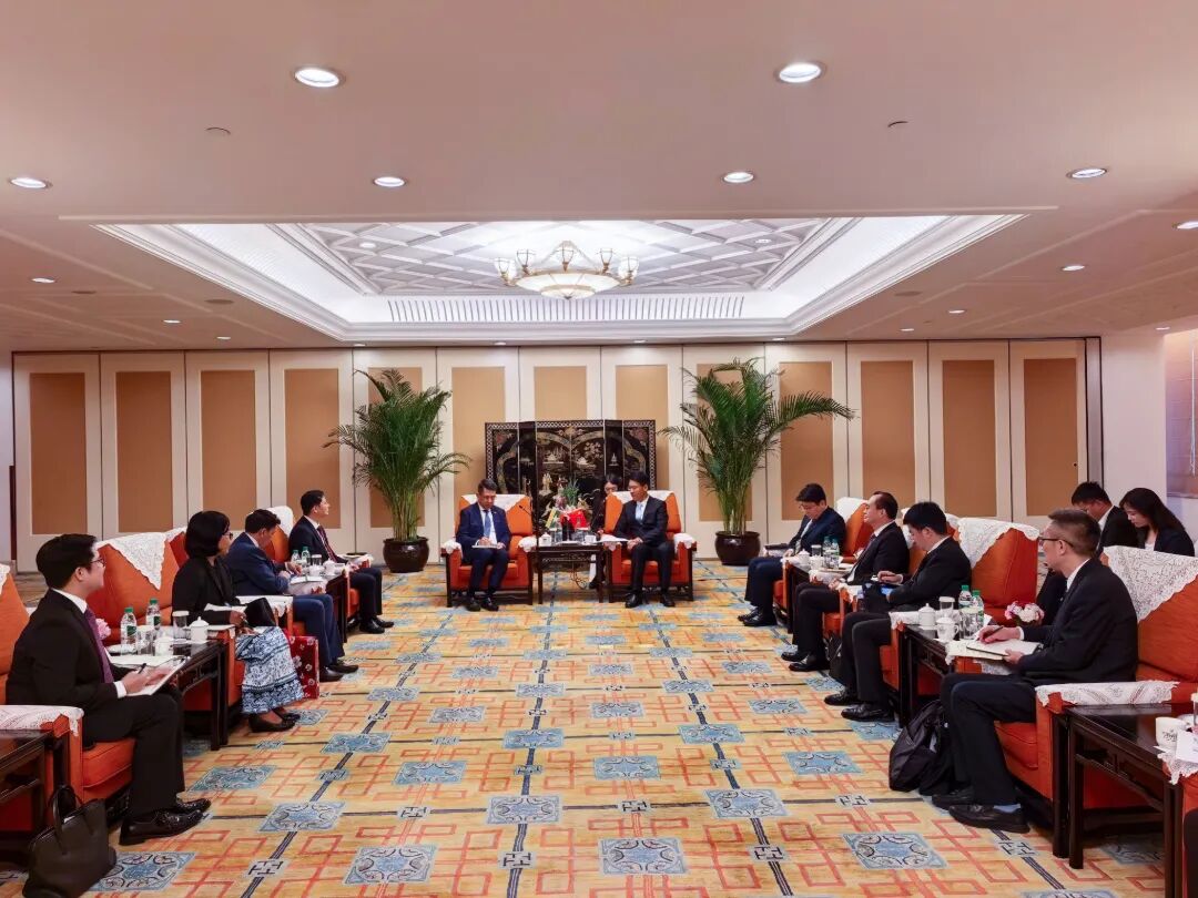 徐贤会见缅甸商务部副部长吴敏敏一行