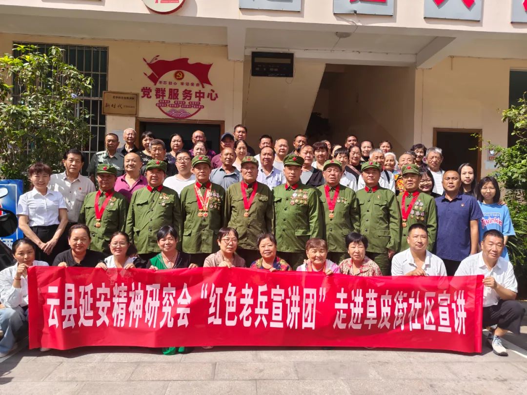 老兵宣讲进社区.jpg