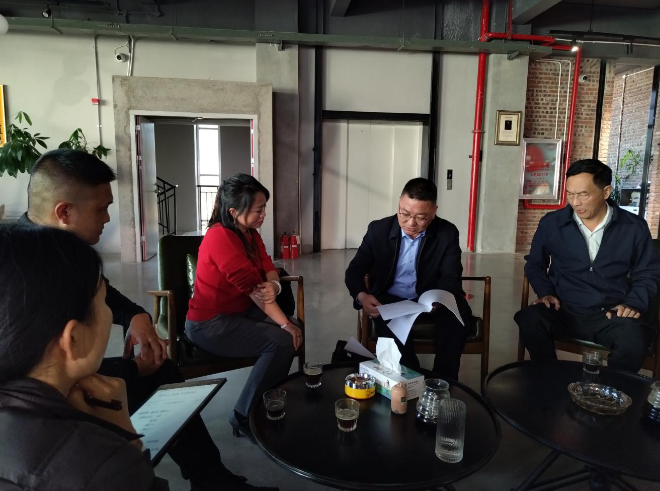 临沧市投资促进局开展春节走访慰问 传递组织温暖