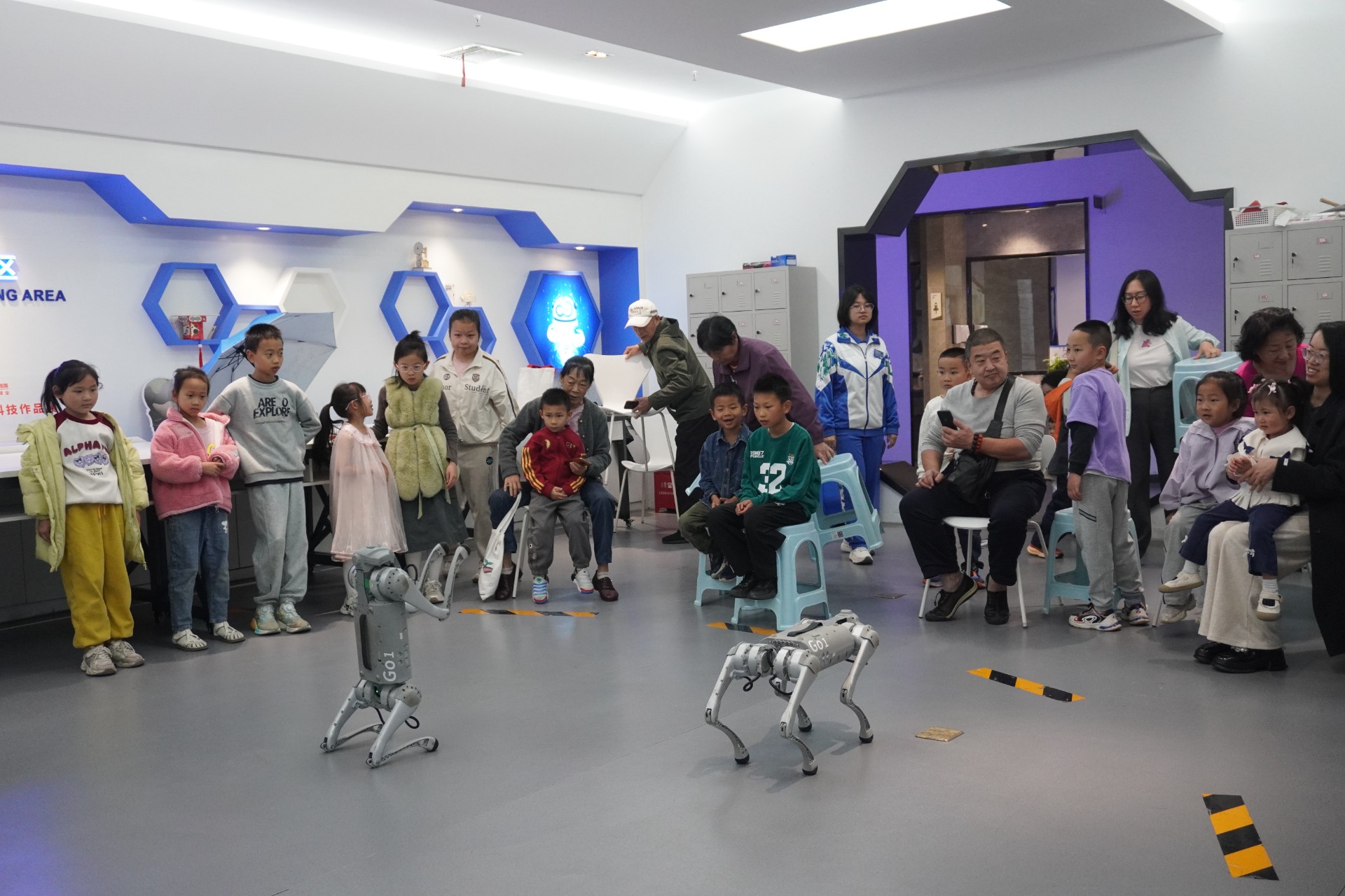 机器狗巡展.JPG
